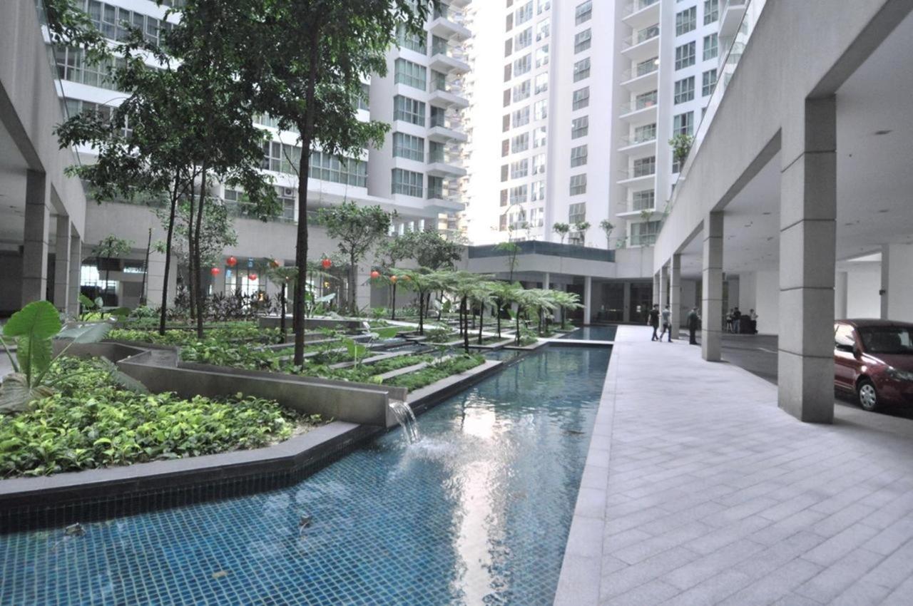 Klcc Inifinity Pool - The Regalia Residences & Suites By Kl Minsu Kuala Lumpur Dış mekan fotoğraf