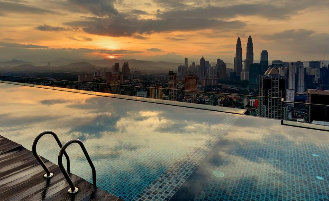 Klcc Inifinity Pool - The Regalia Residences & Suites By Kl Minsu Kuala Lumpur Dış mekan fotoğraf