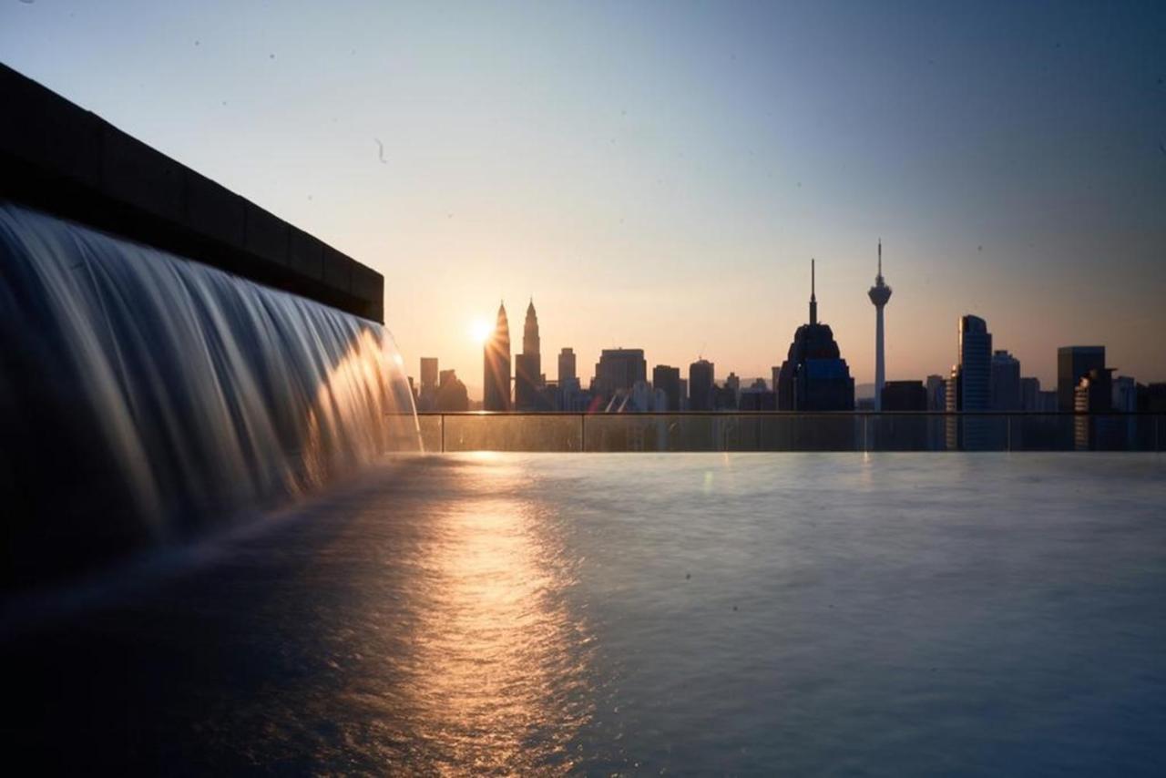 Klcc Inifinity Pool - The Regalia Residences & Suites By Kl Minsu Kuala Lumpur Dış mekan fotoğraf